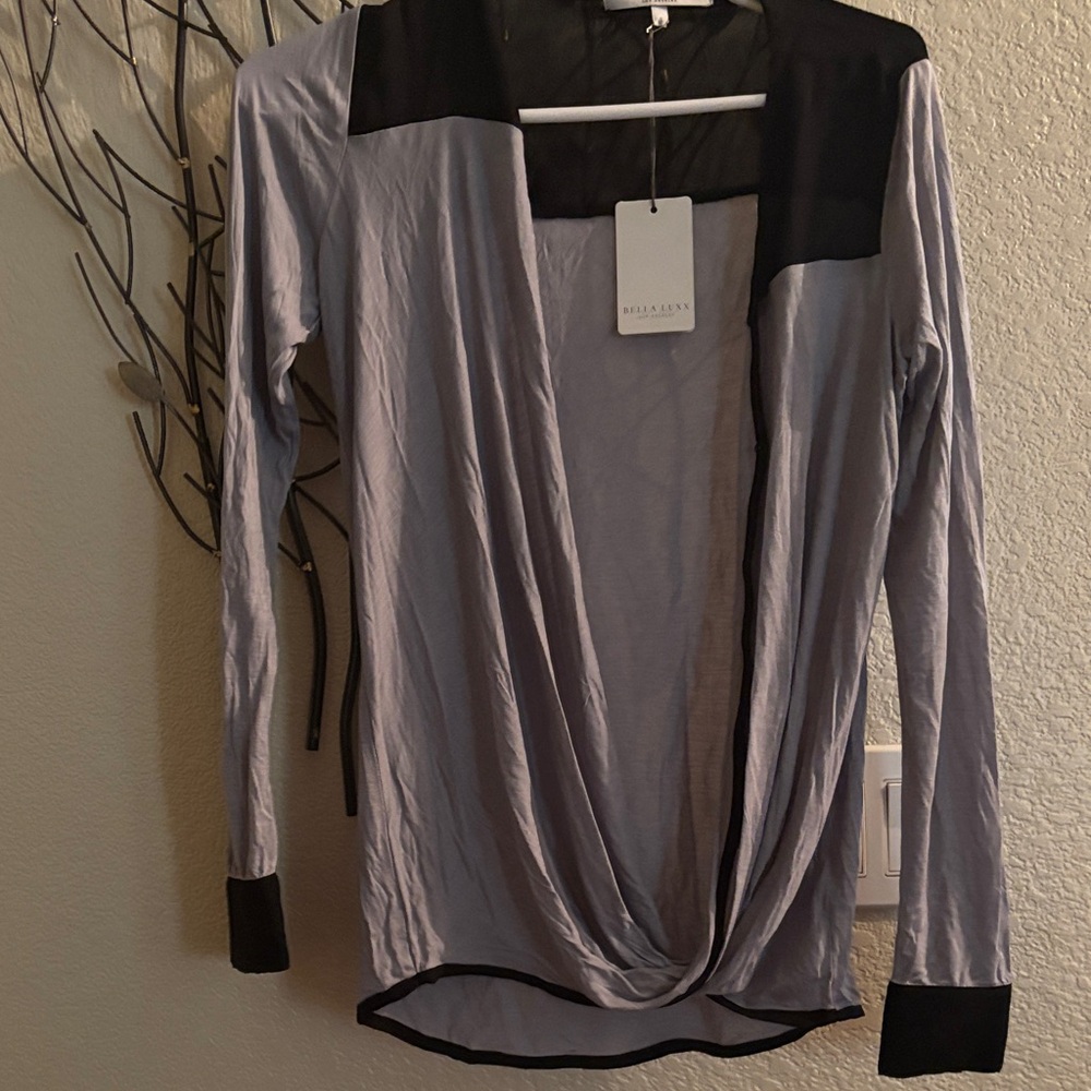 Bella Luxx Black and Gray Long Sleeve Blouse